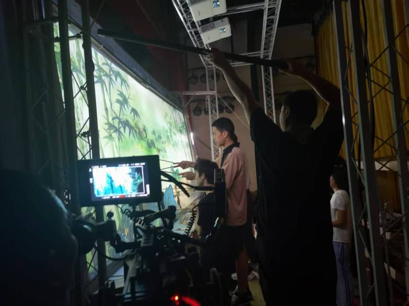 六盘TVC拍摄公司：美妆时尚造梦师，雕琢细节中的高级质感